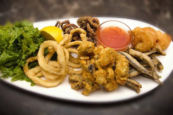 Fritto misto cu fructe de mare